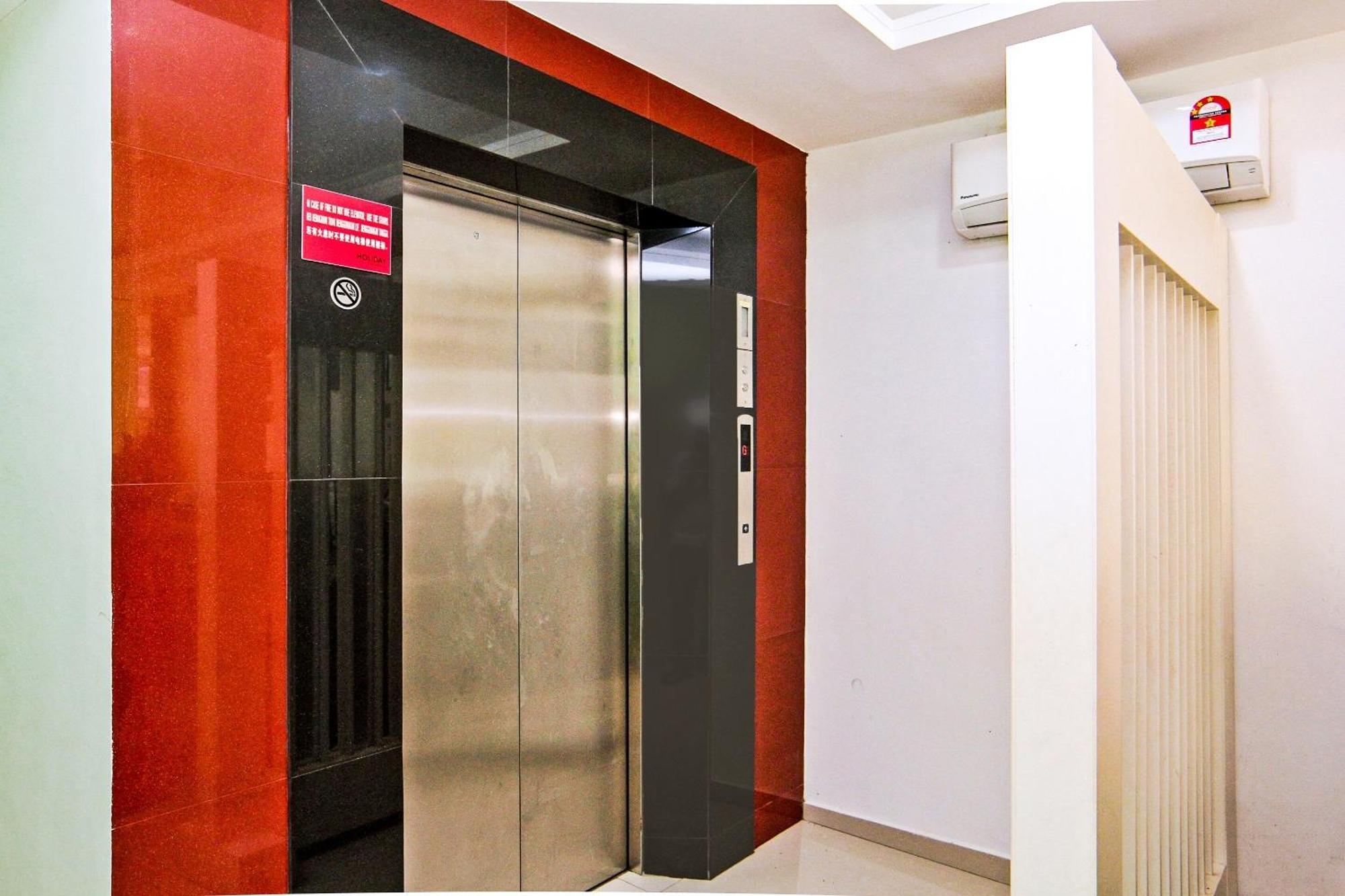 Oyo 44054 Holiday Mansion Inn Sibu Eksteriør billede